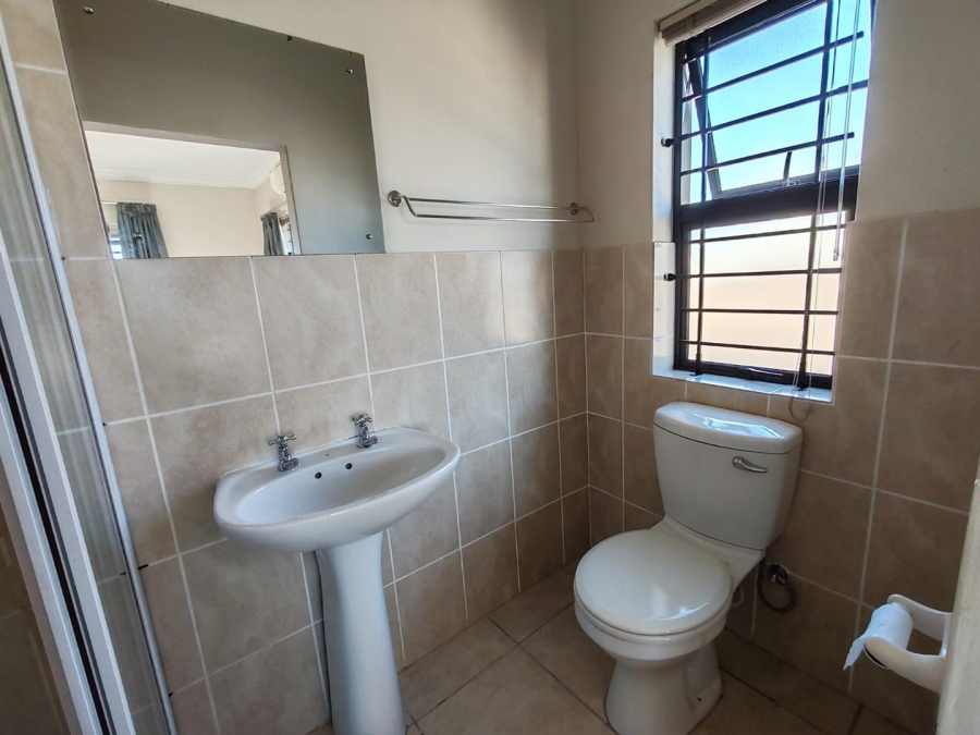 To Let 3 Bedroom Property for Rent in Royal Ascot Western Cape